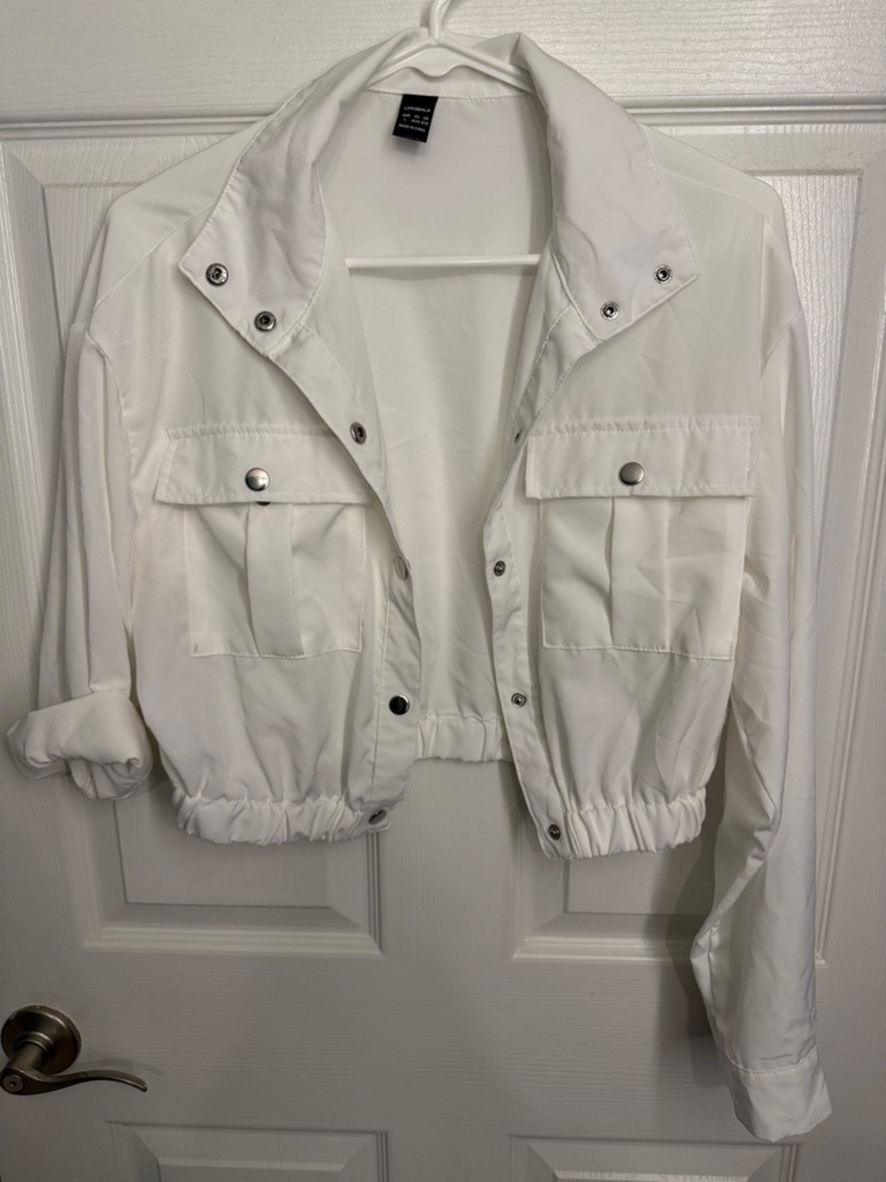 Cropped White Utility Jacket with Snap Pockets